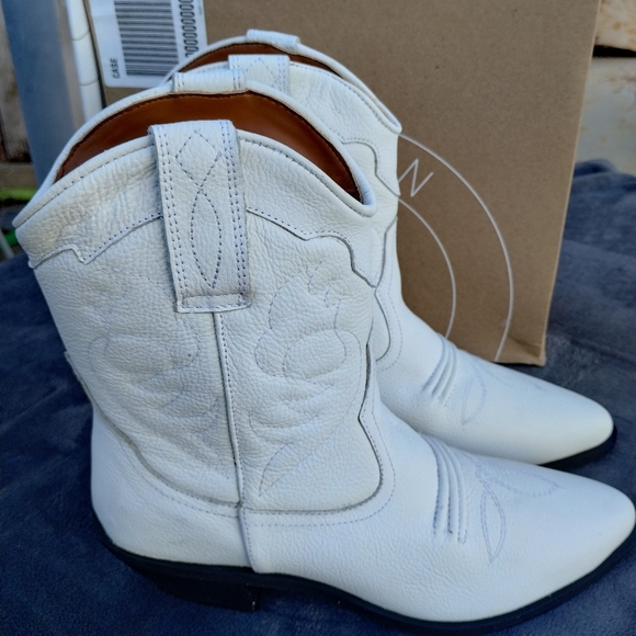 New White Leather Cowgirl Boots - Picture 3 of 6